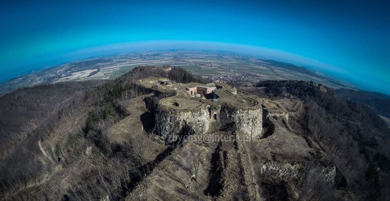 Twierdza Srebrna Góra widziana z lotu ptaka.